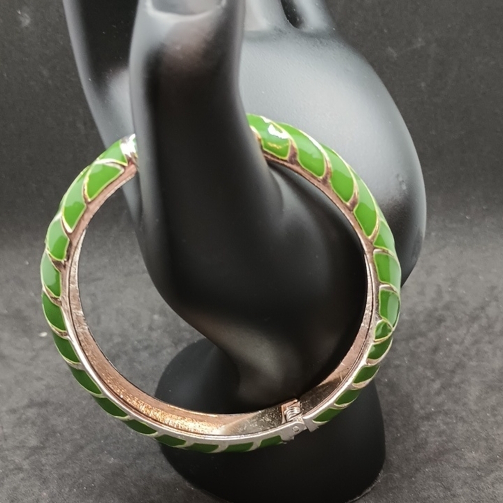 Vibrant Green Textured Enamel Bracelet - Picture 2 of 5
